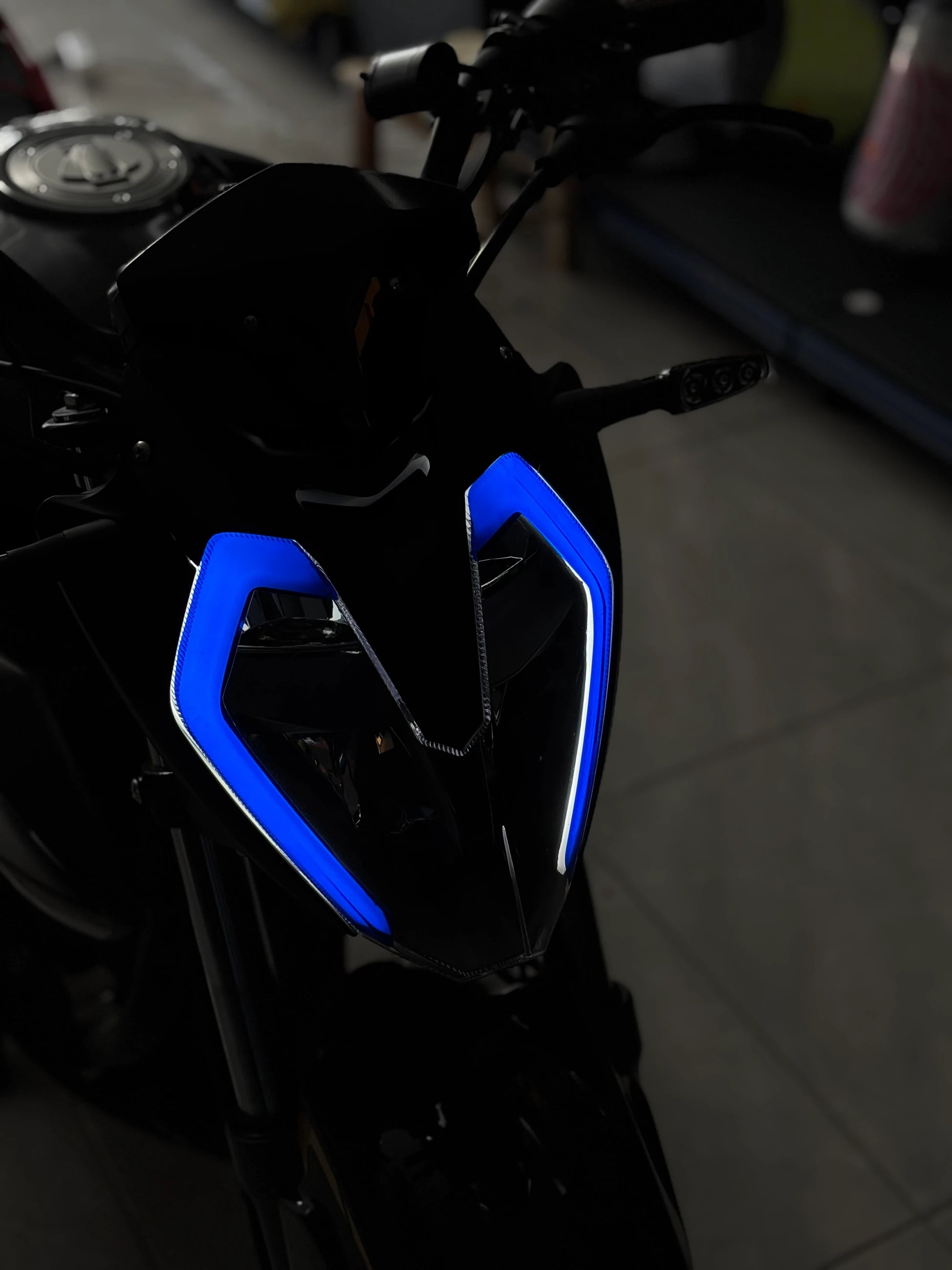 Benelli 125s -RKS 125S için Uyumlu Far Filmi Sticker Etiket