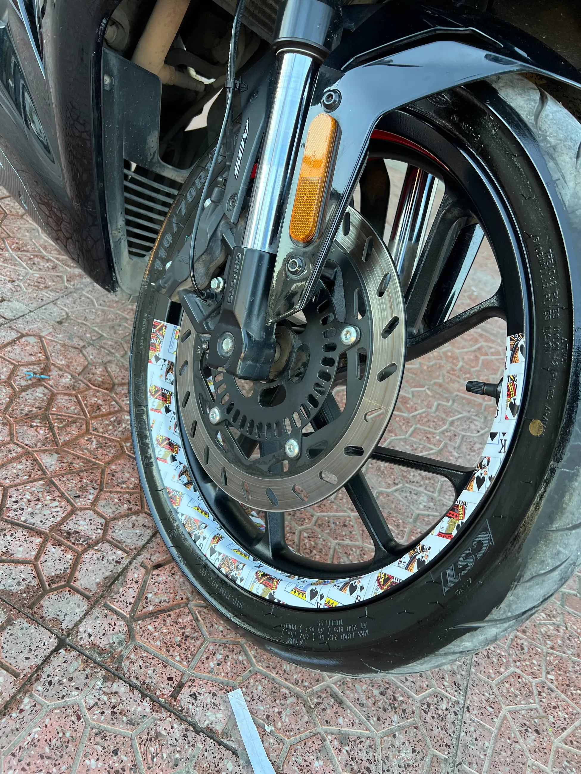 Motosiklet 17 Inch Jant Uyumlu İskambil Desenli Yarım Jant Şeridi Sticker Seti (4 Parça)