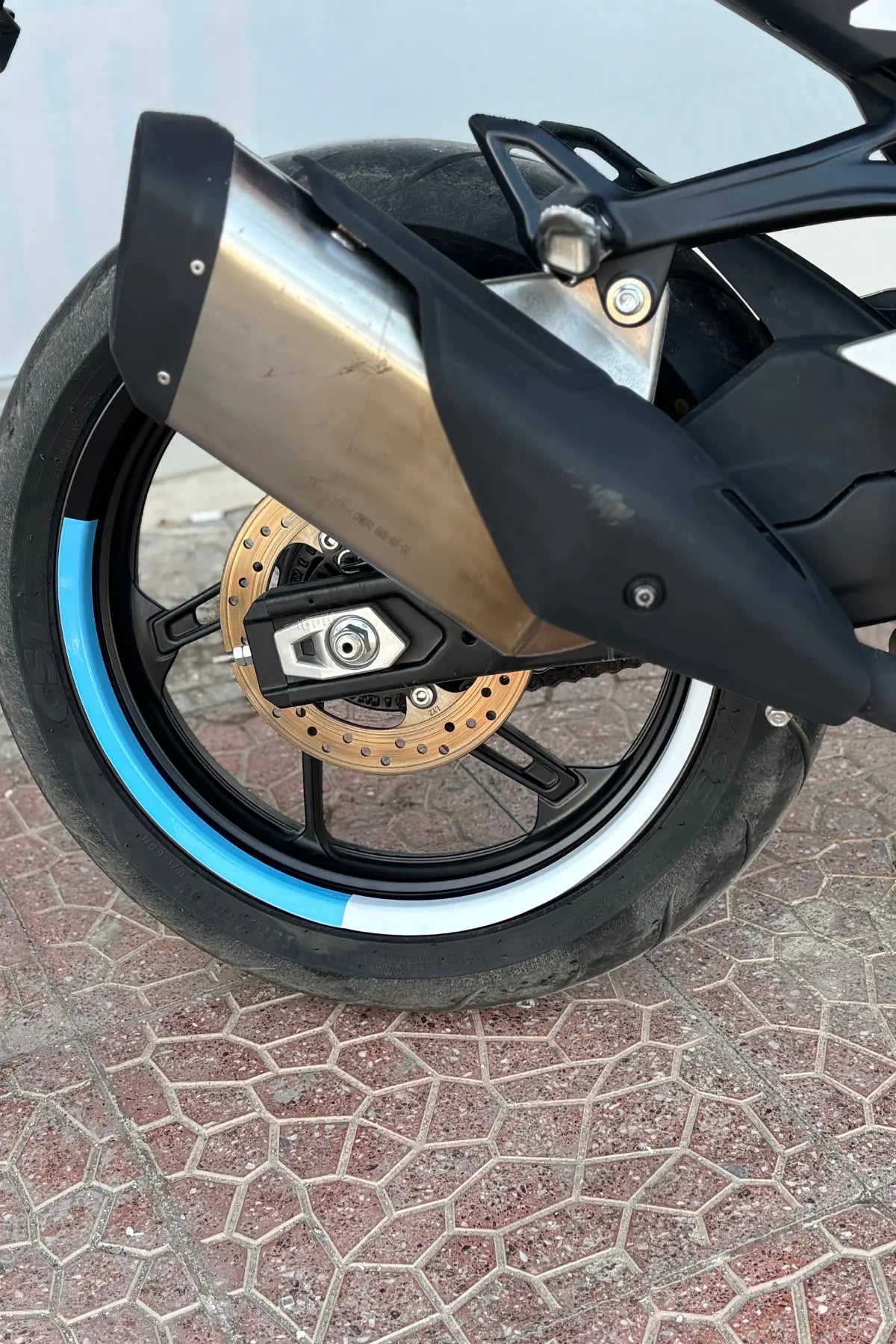 CFMOTO 450SR için Çift Renk Açık Mavi-Beyaz Jant Şeridi Seti ( 8 Parça)