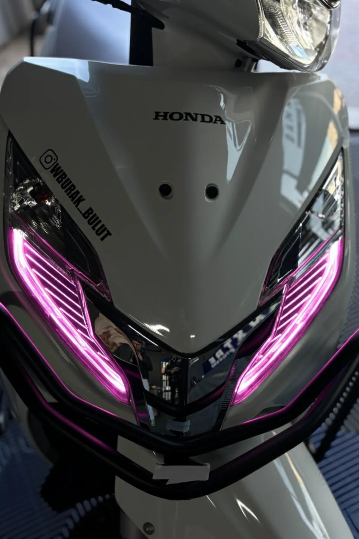 Honda Activa için Pembe Renk Far Filmi Sticker (2023-2024-2025)