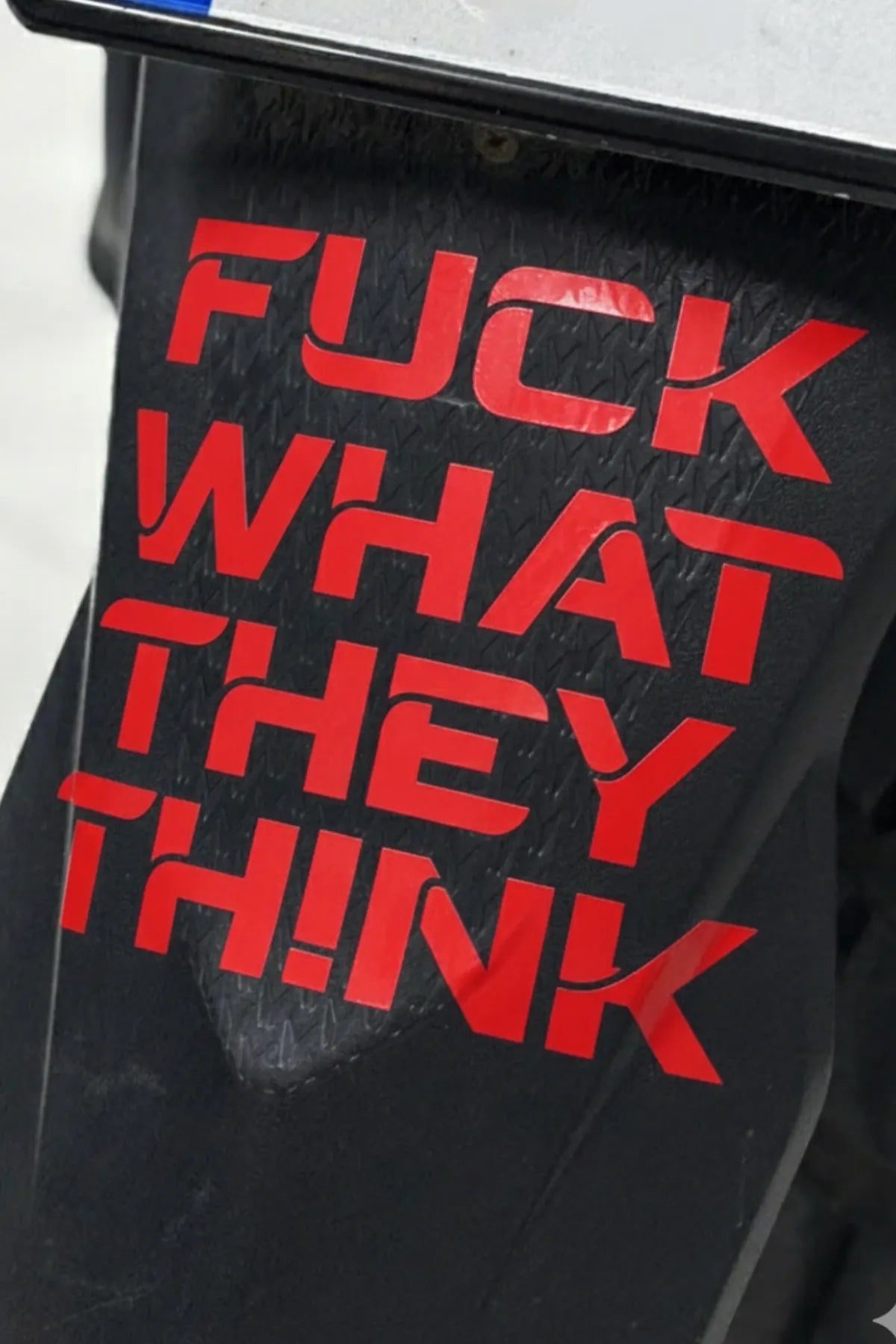Motosiklet için Kırmızı Renk What The Think Kırmızı Sticker Etiket