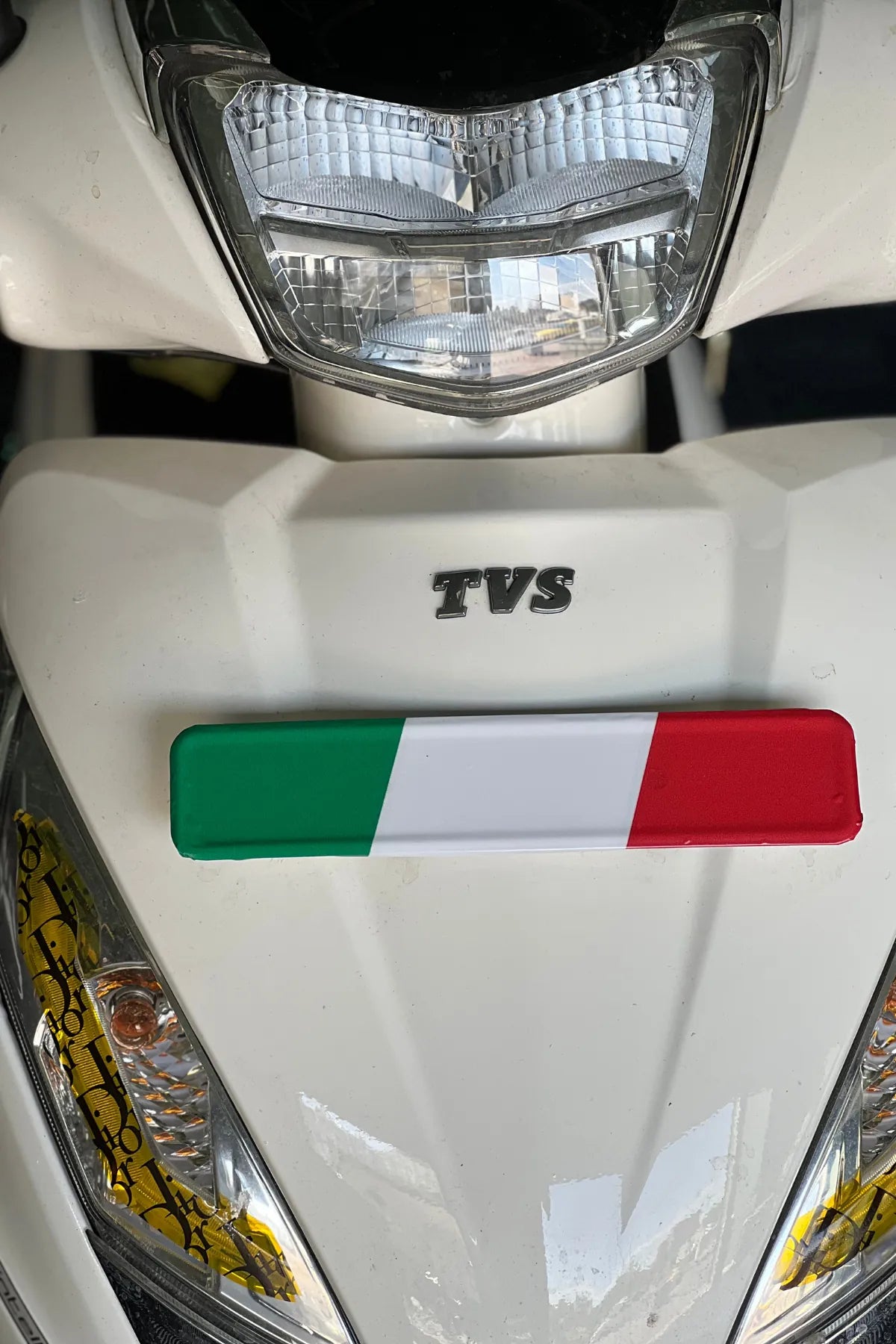 TVS Jupiter 125 için İtalyan Bayraklı Ön Plakalık Sticker Kaplama