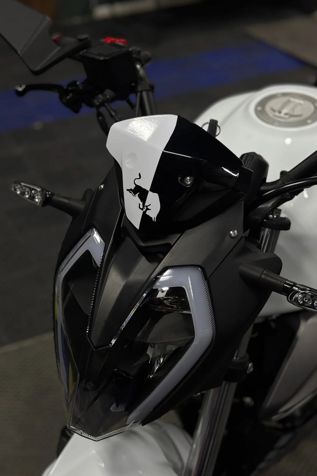 Benelli 125s ve RKS RK125 için Redbull Desenli Beyaz Kafa Detay Sticker