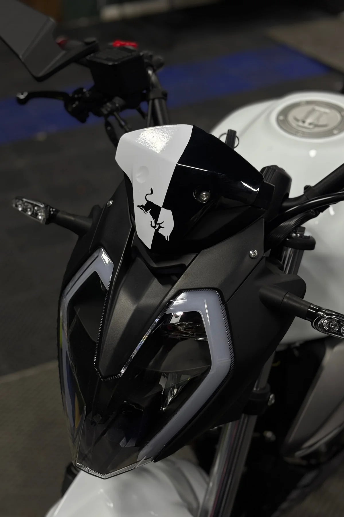 Benelli 125s ve RKS RK125 için Redbull Desenli Beyaz Kafa Detay Sticker