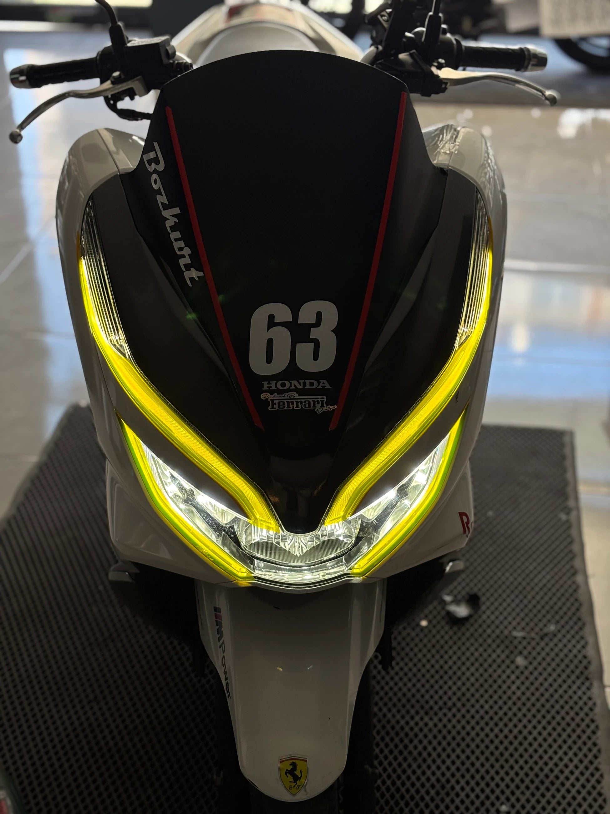 Honda PCX için Sarı Renk  Far Filmi Sticker Seti (2018-2019-2020 Yılları için)