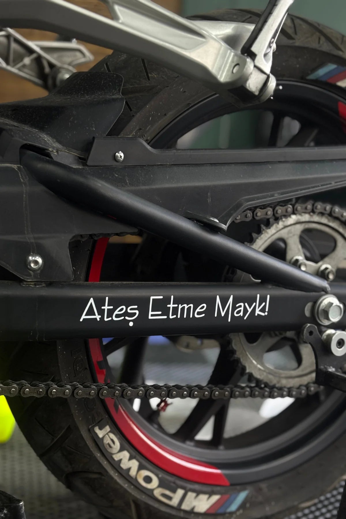 Motosiklet ve Kask için Beyaz Renk Ateş Etme Mark Sticker Etiket (20CM)