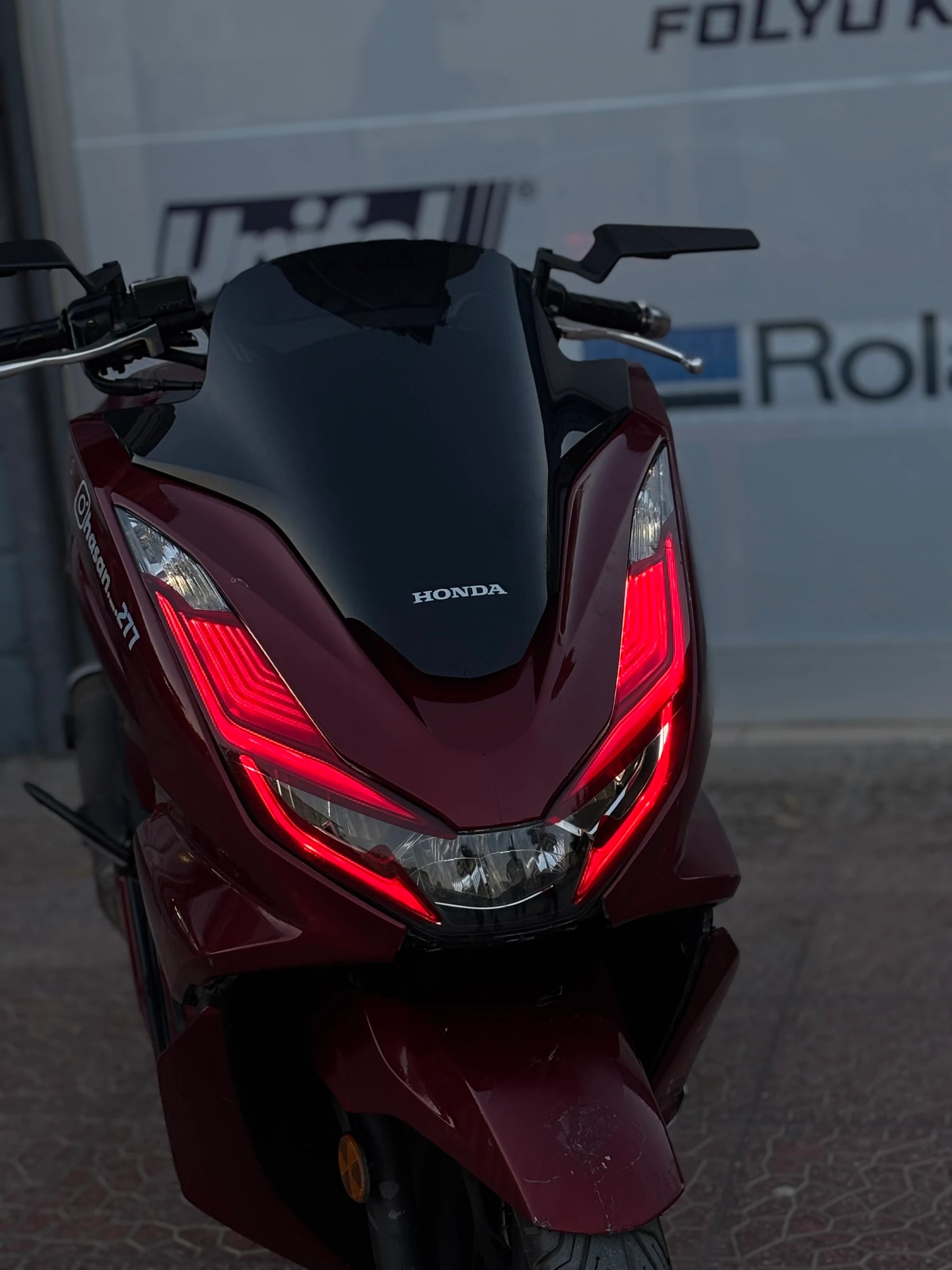 Honda PCX için Kırmızı Renk Far Filmi Tam Kapatan Far Tasarım Seti