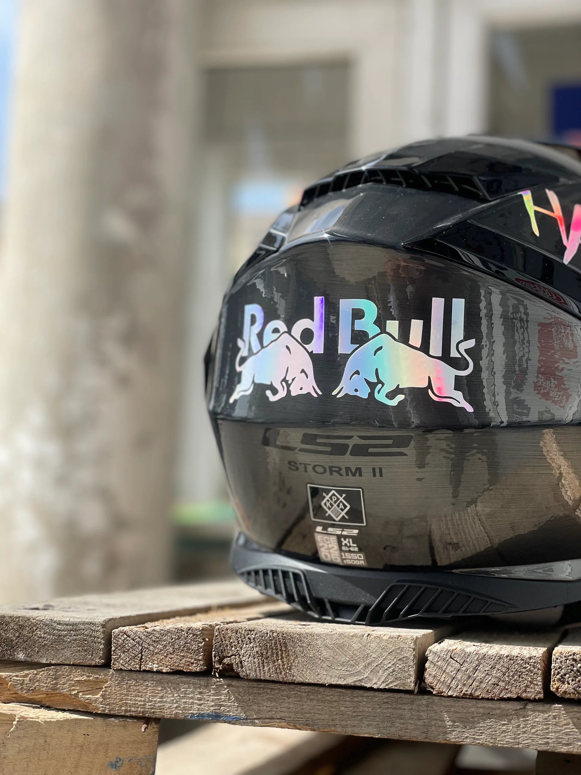 Motor ve Kask için Hologramlı Redbull Sticker Etiket (15CMx5CM)