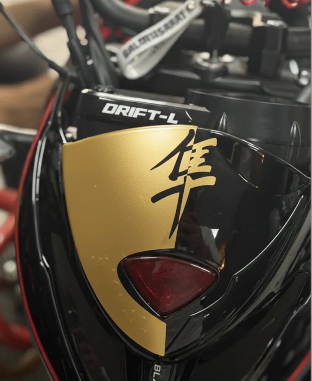 Mondial Drift-L için Hayabusa Motifli Mat Gold Kafa Detay Sticker
