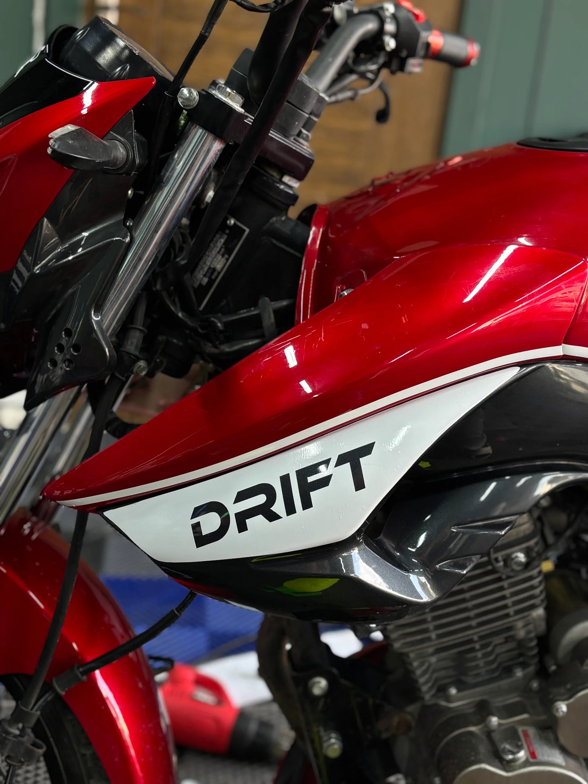 Mondial Drift-L için Yan Grenaj için Drift Yazılı Beyaz Renk Kaplama Sticker