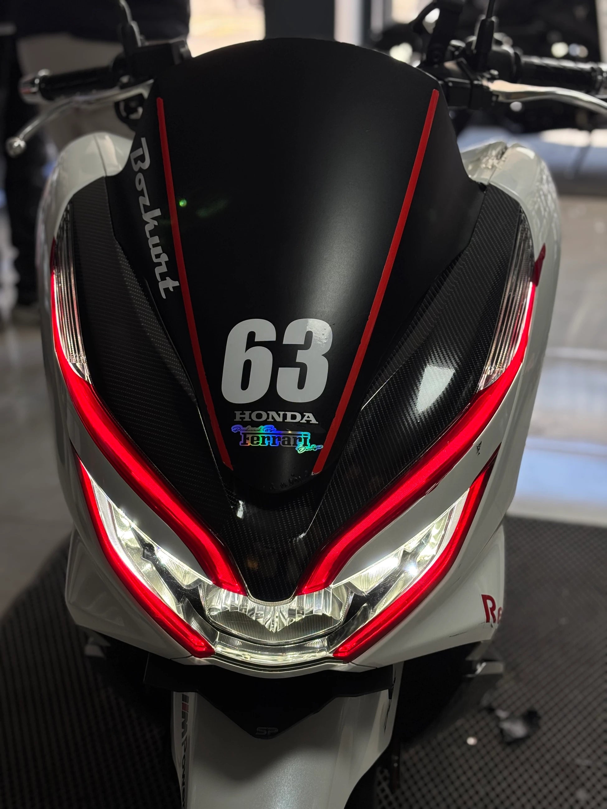 Honda PCX için Kırmızı Renk Far Filmi Sticker Seti (2018-2019-2020 Yılları için)