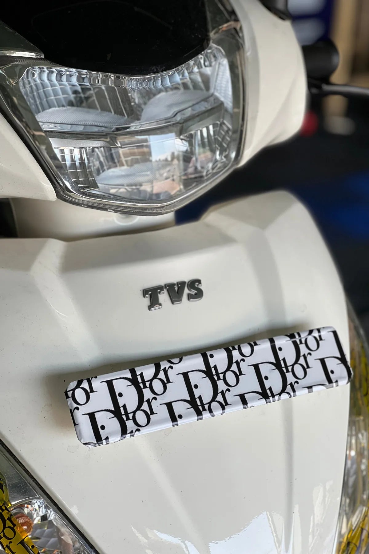 TVS Jupiter için Siyah Renk Dior Desenli Plakalık için Sticker Kaplama