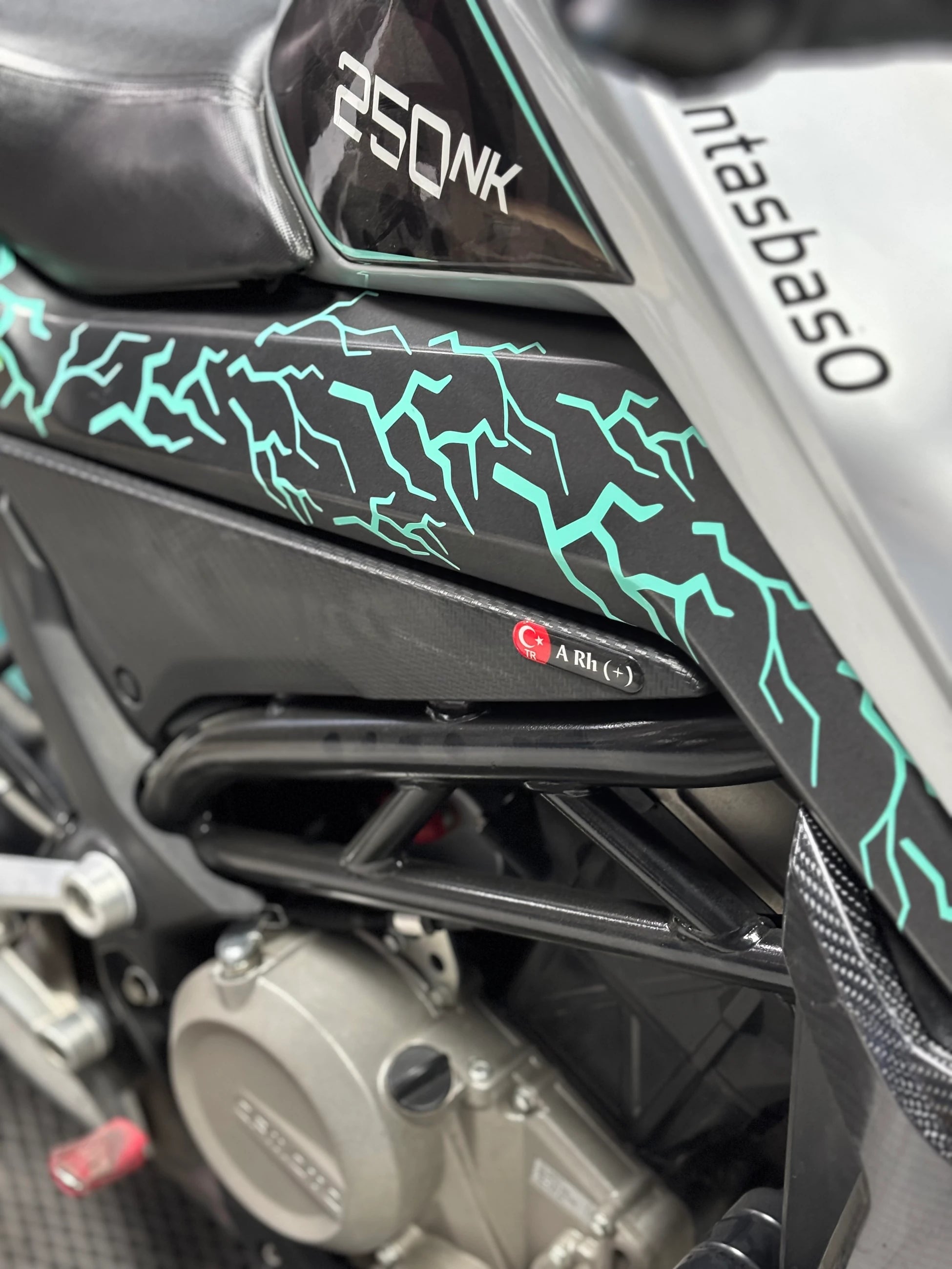 Motosiklet ve Kask için Nane Yeşili Yıldırım Sticker Etiket (16 Parça )