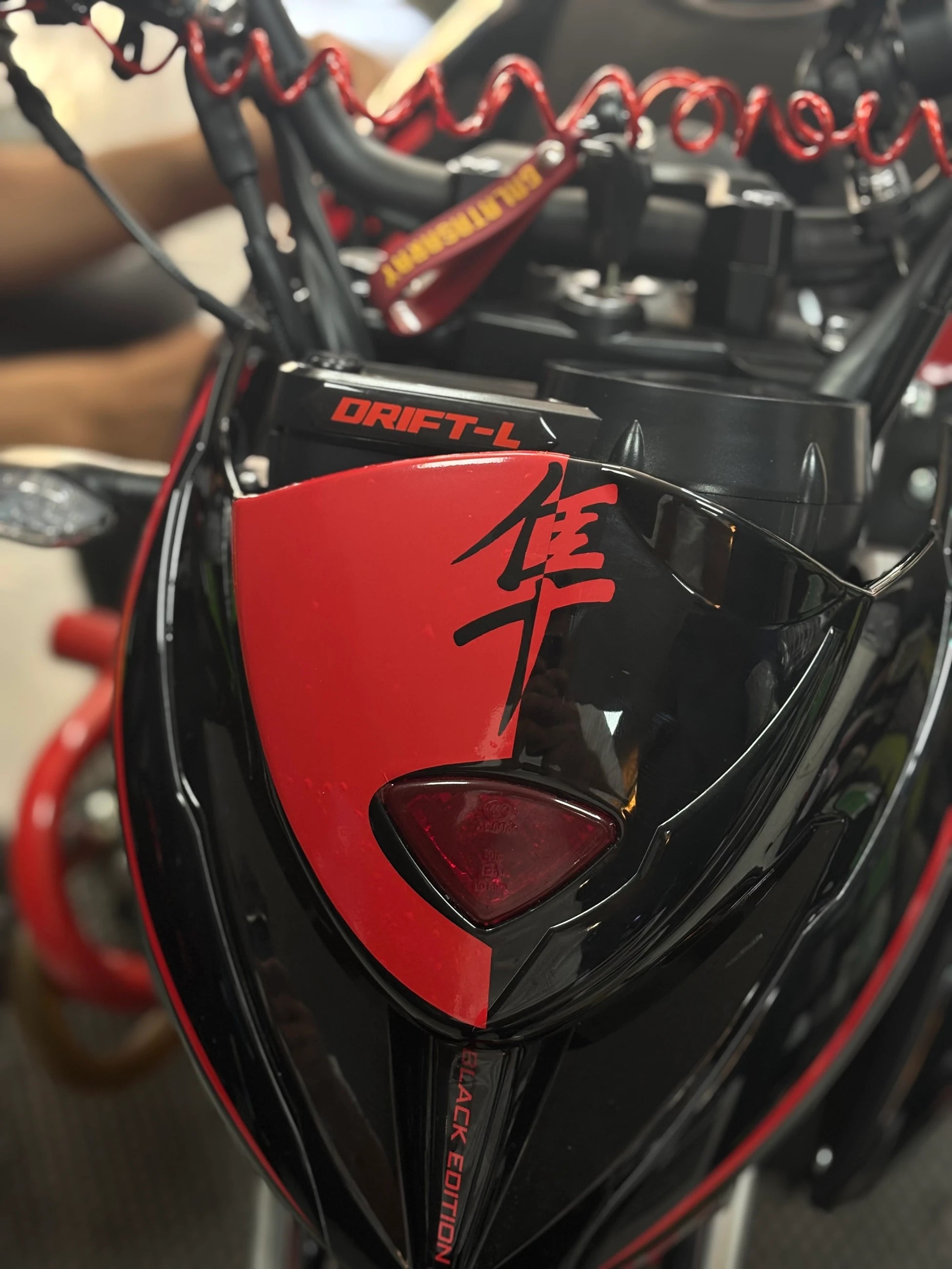 Mondial Drift-L için Kırmızı Hayabusa Motifli Kafa Sticker