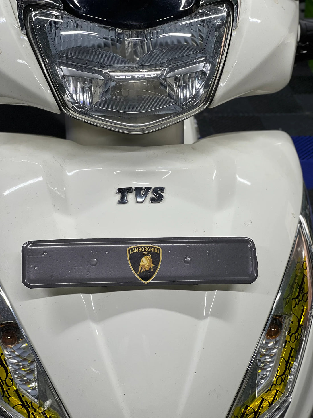 TVS Jupiter 125 için Ön Plaka Gallardo Kaplama Sticker Etiket