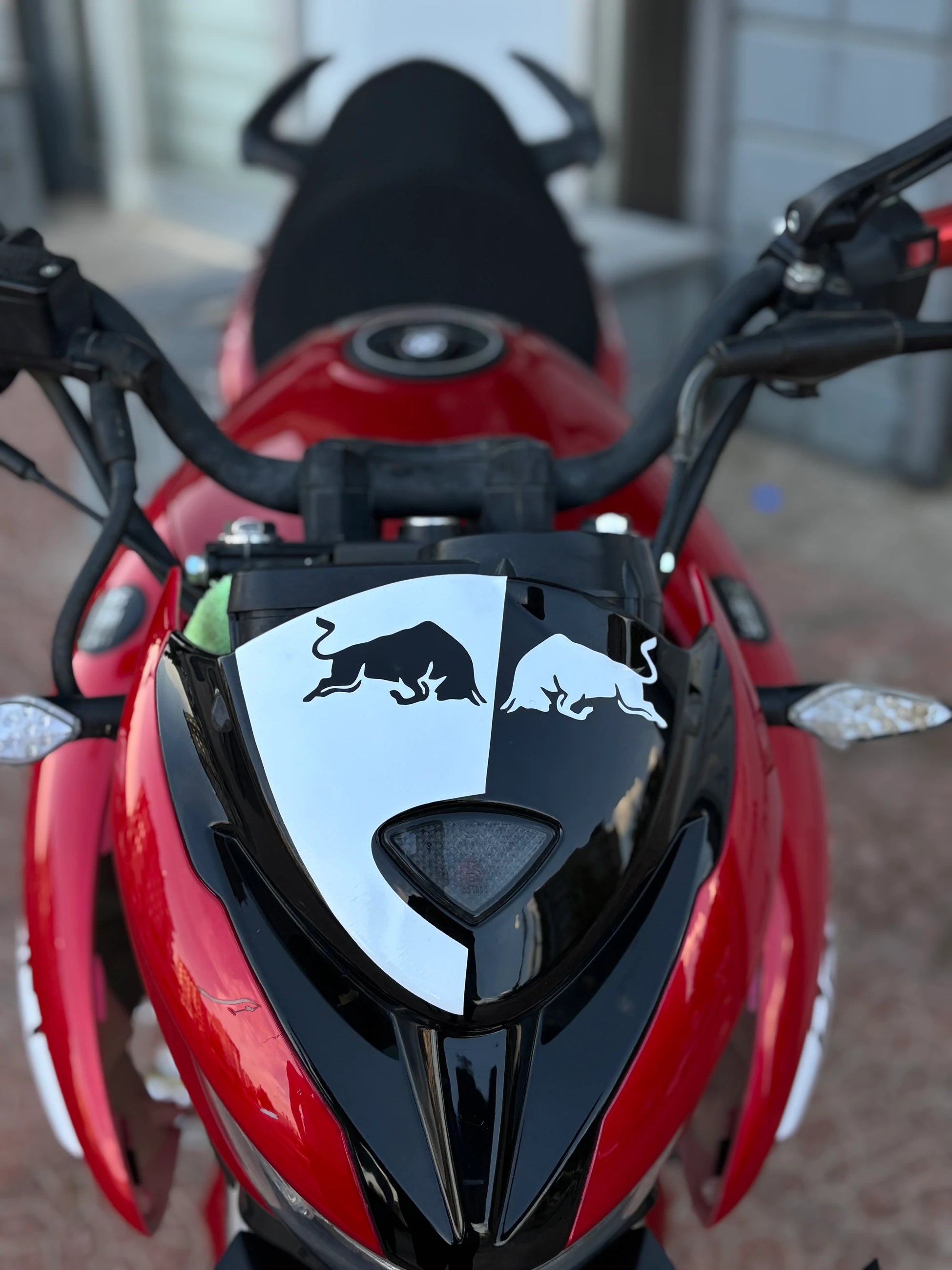 Mondial Drift-L için Beyaz Renk Redbull Desen Kafa Sticker Etiket