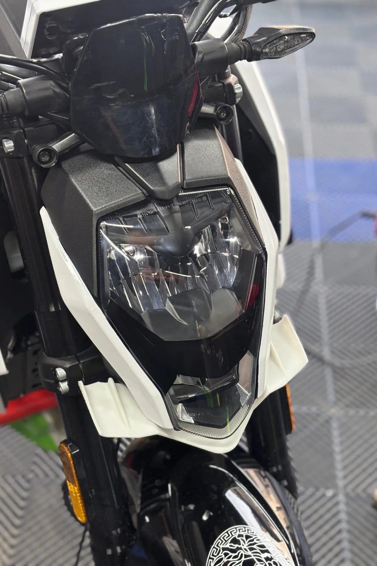 CFMOTO NK250 için Siyah Renk Far Filmi Sticker