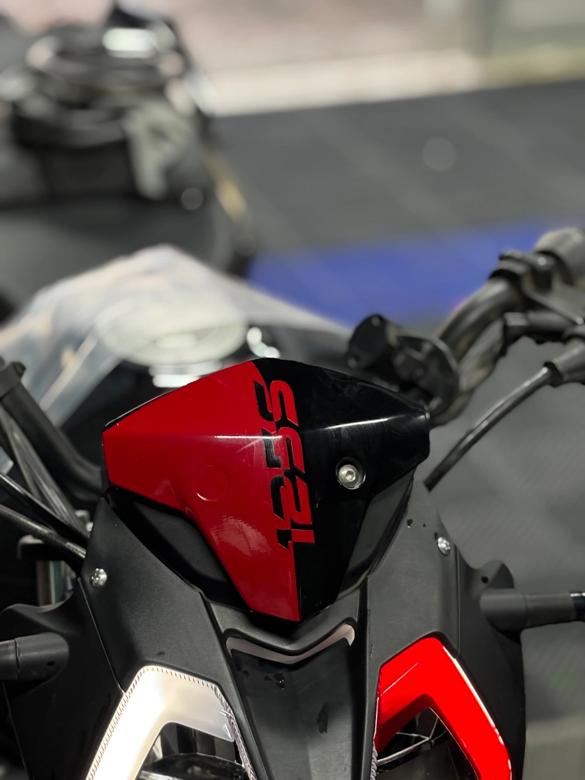 Benelli 125S ve RKS RK 125S için Uyumlu Kırmızı 125s Kafa Sticker
