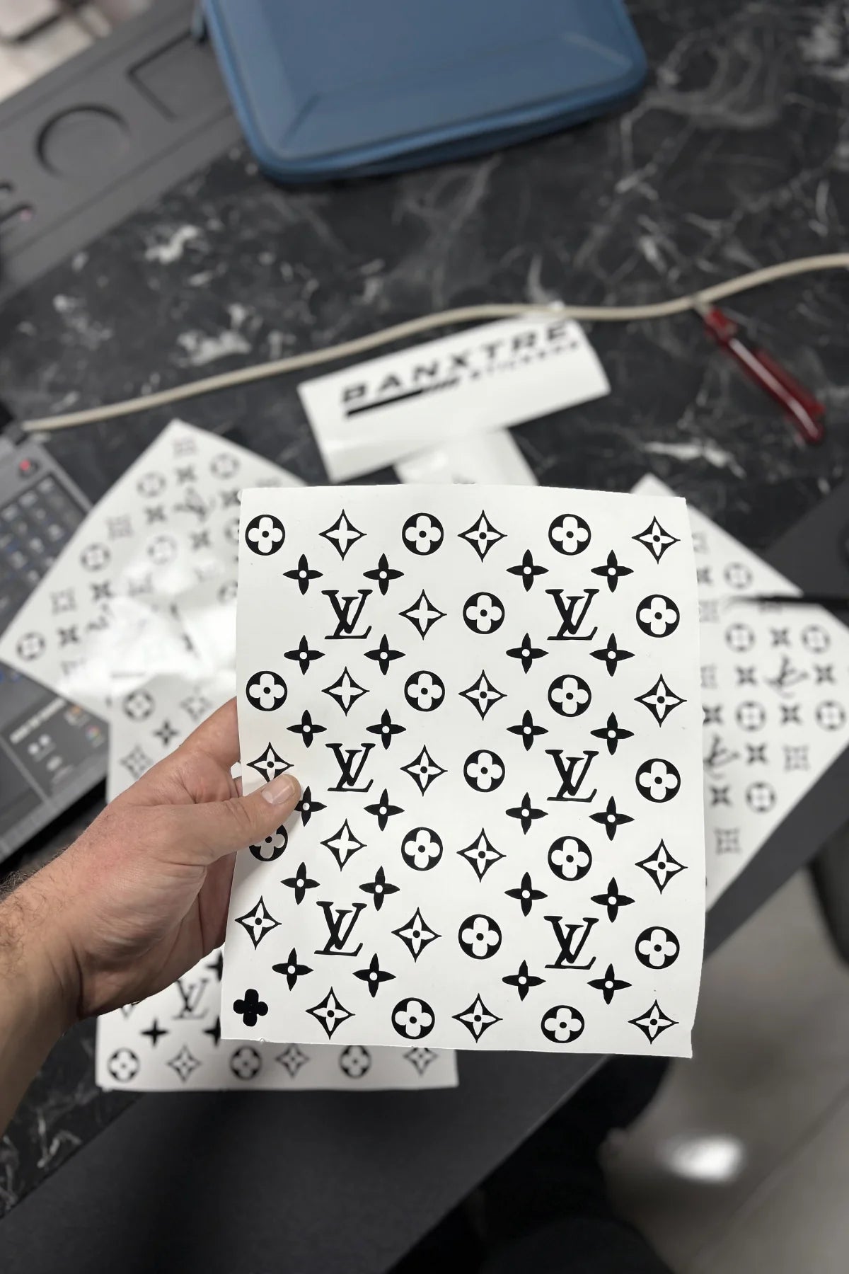 Motor ve Araba için Louis Vuitton Sticker Sticker Kaplama (25CMx25CM)
