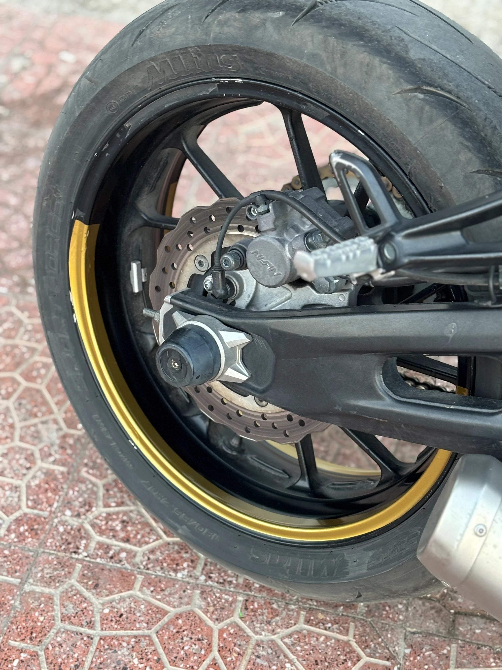 Motosiklet için 17 Inch Jantlara Uyumlu Gold Renk Yarım Jant Şeridi