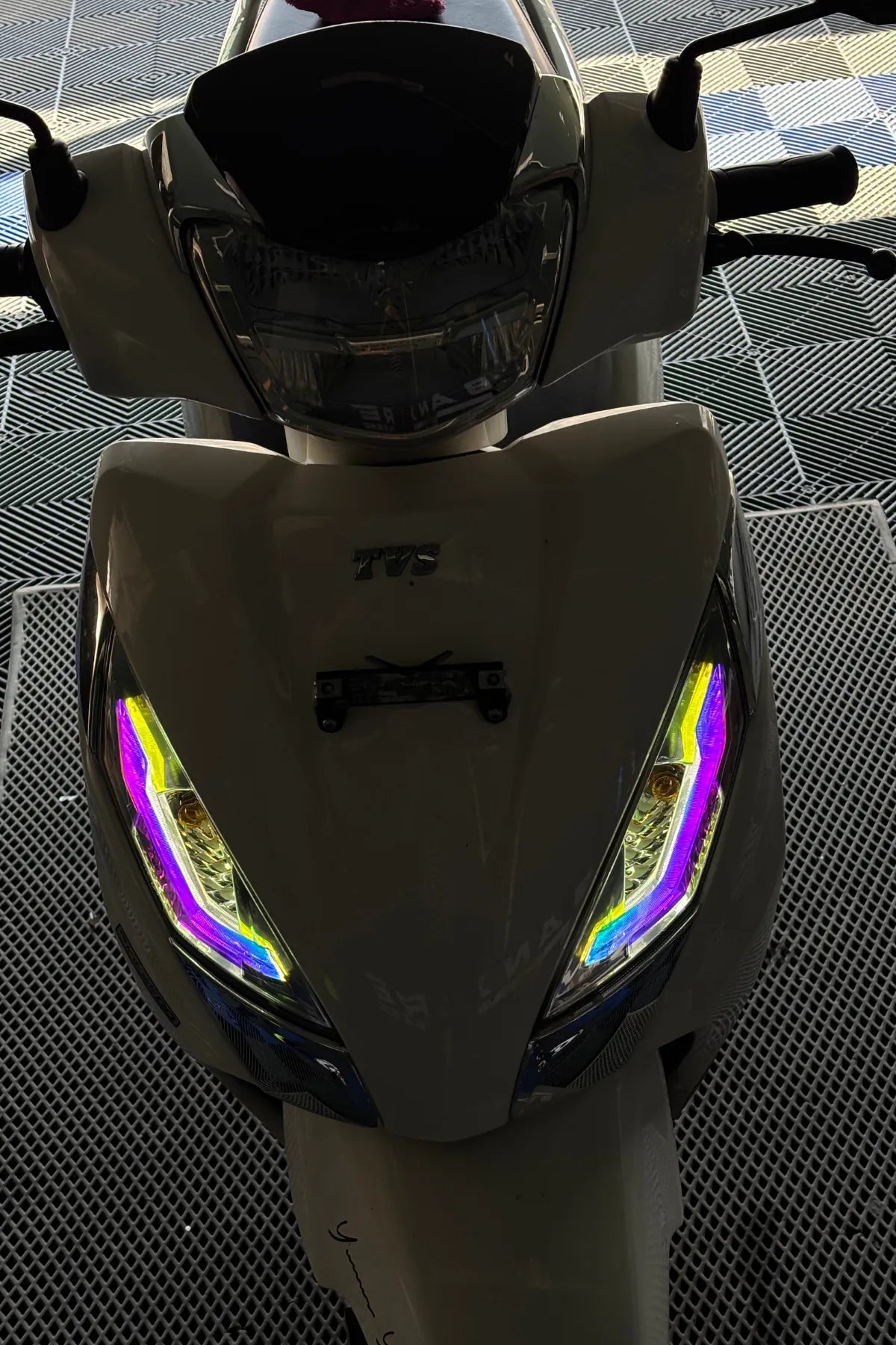 TVS Jupiter 125 için Renk Değiştiren Nebula Far Filmi Sticker Far Tasarım