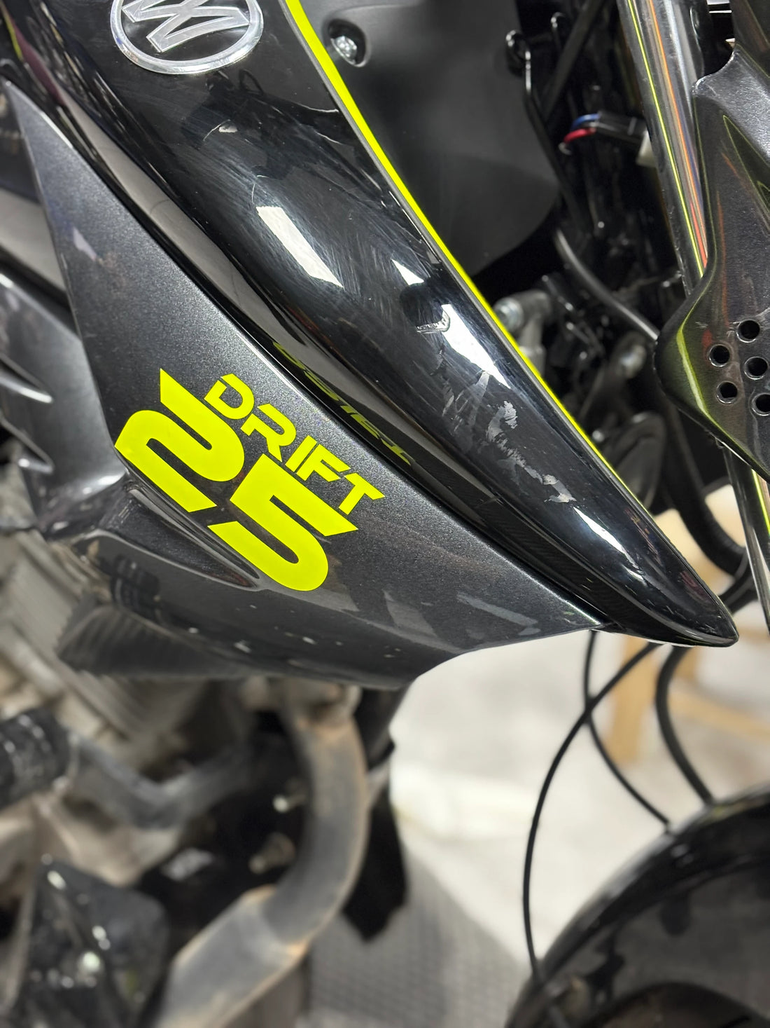 Mondial Drift-L için Neon Sarı Drift-25 Sticker Etiket (Sağ ve Sol)