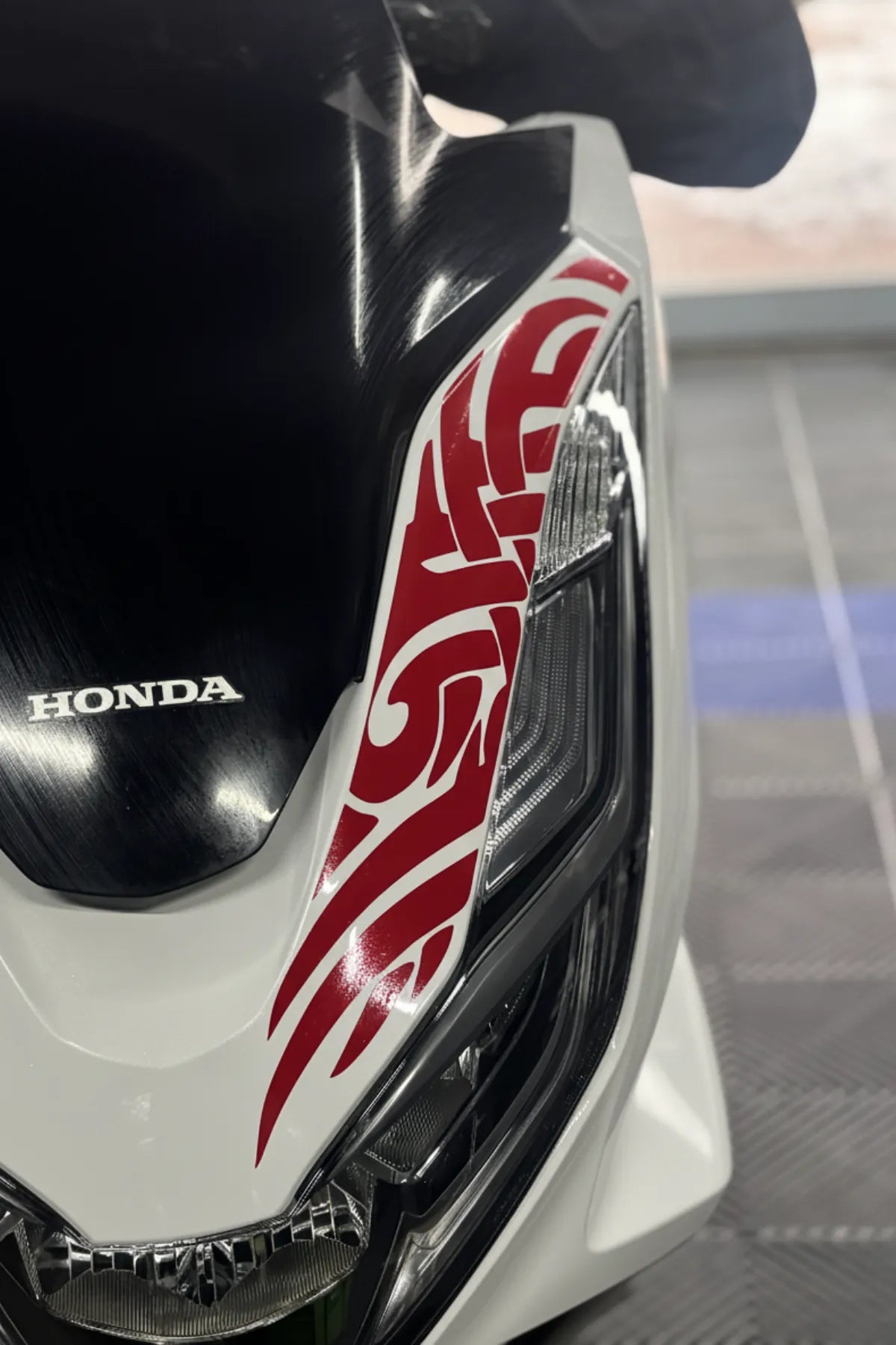 Honda Pcx için Kırmızı Renk  Far Üstü Tribal Dövme Sticker