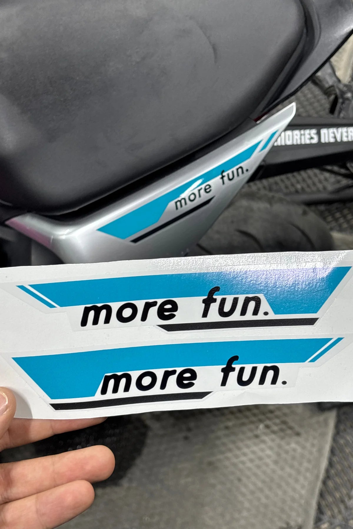 CFMOTO 250SR için Arka Sele Orijinal Sticker Seti Açık Mavi