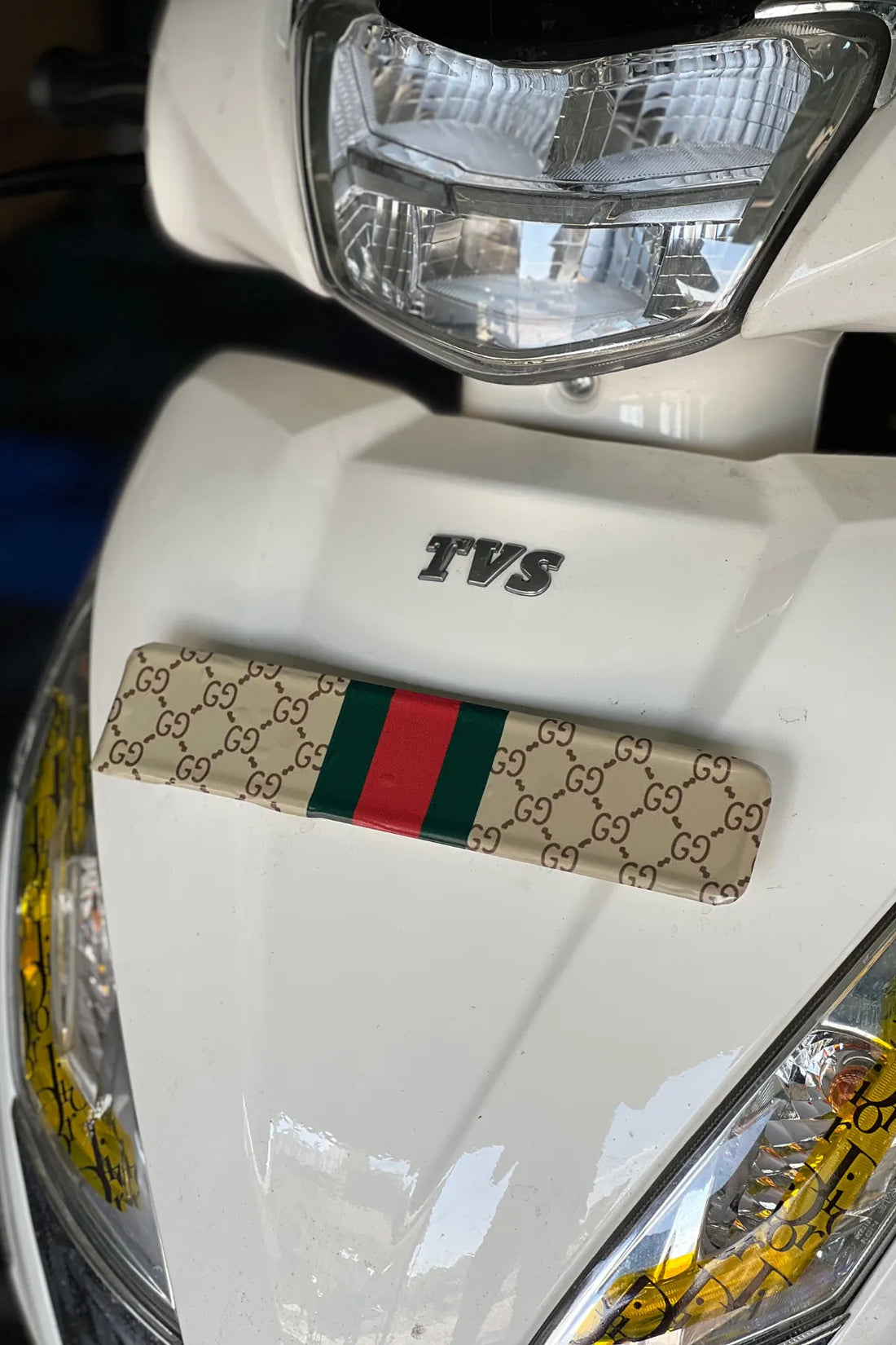TVS Jupiter Ön Plakalık için Gucci Desenli Kaplama Sticker