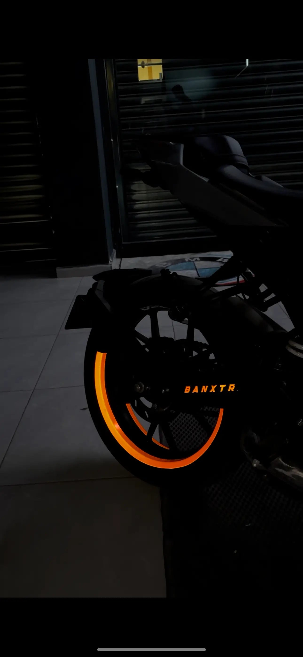 Motosiklet Jantı için 17 Inch Jantlara Uyumlu Reflektörlü Turuncu Yarım Jant Şeridi (4 Parça)