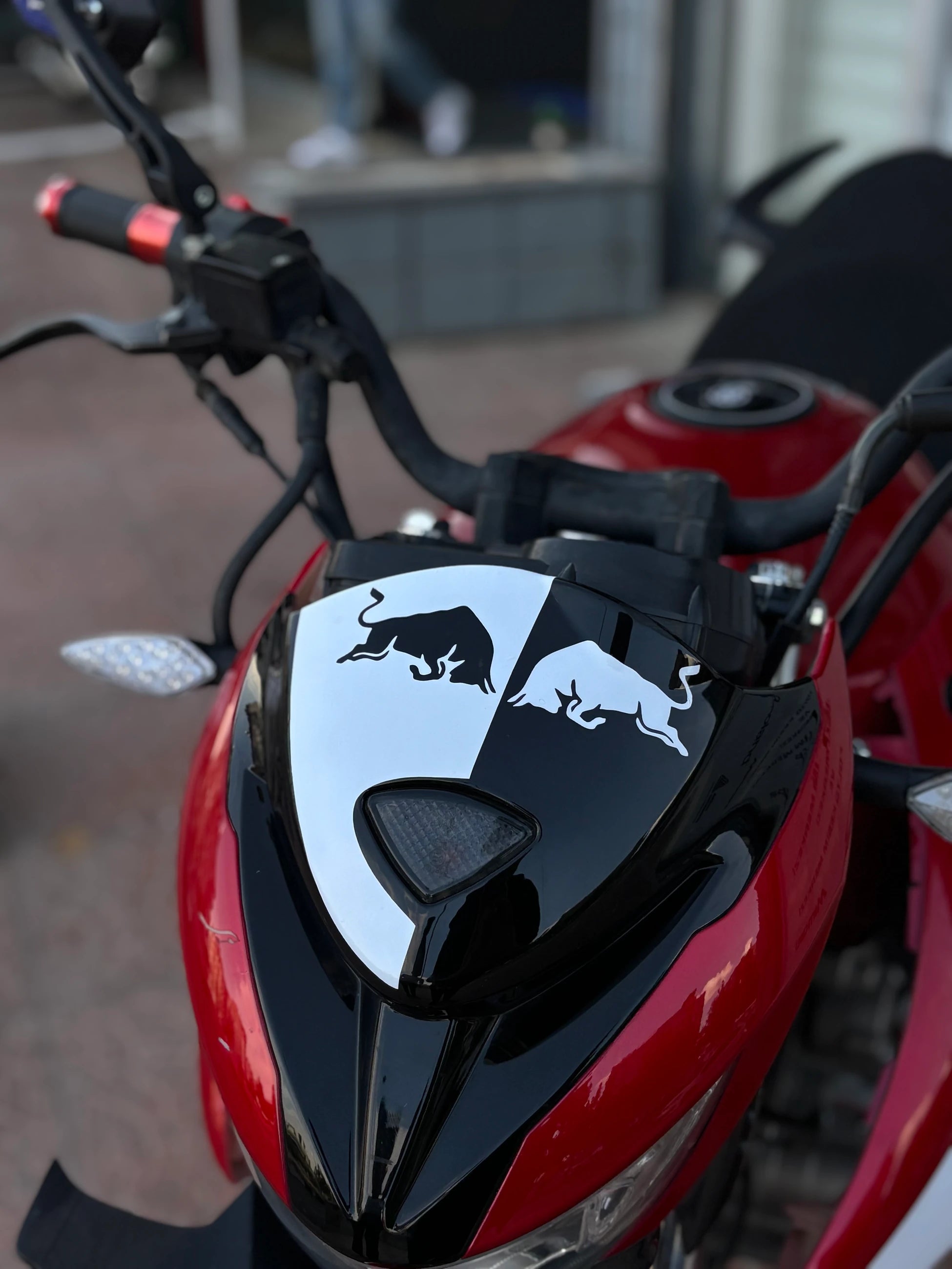 Mondial Drift-L için Beyaz Renk Redbull Desen Kafa Sticker Etiket