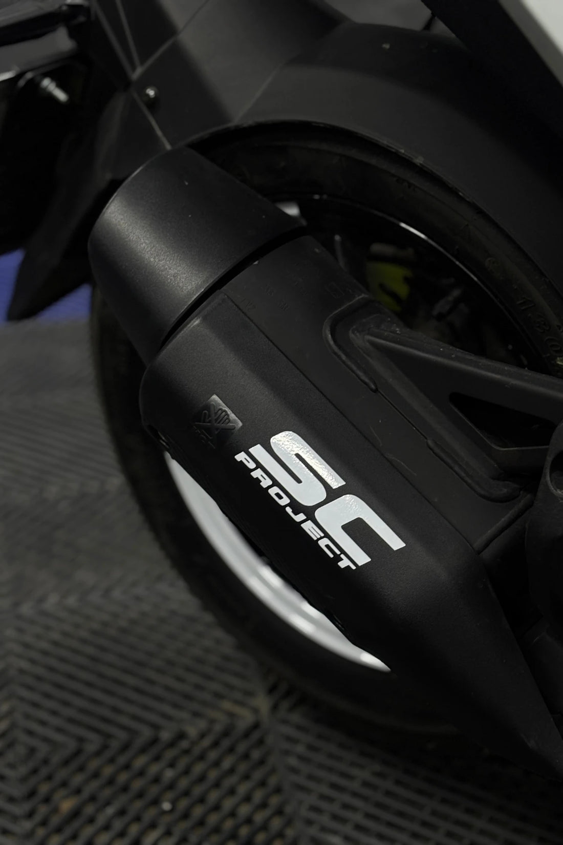 Egzoz Üstü için Beyaz Renk SC Project Sticker