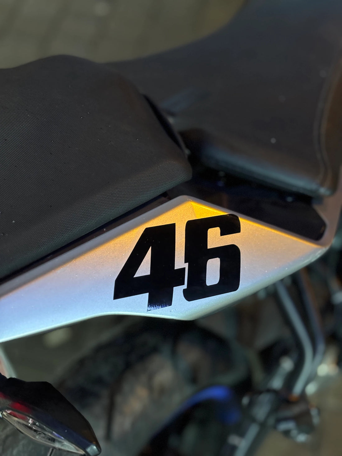 Motosiklet ve Kask için Siyah Renk 46 Sticker Etiket (1 Adet)