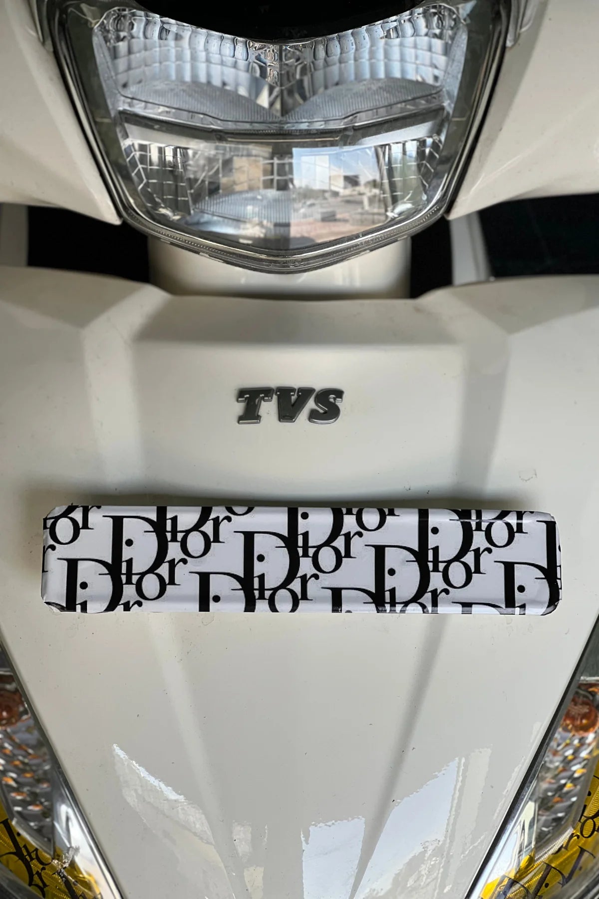 TVS Jupiter için Siyah Renk Dior Desenli Plakalık için Sticker Kaplama