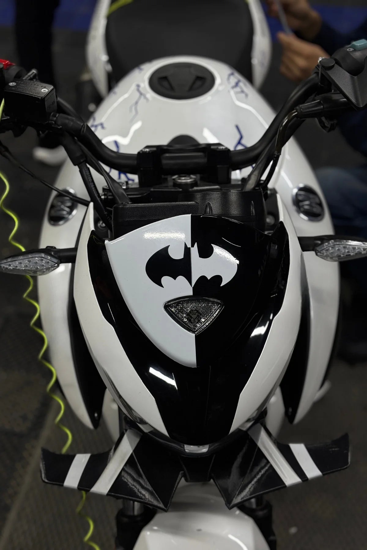 Mondial Drift-L için Beyaz Renk Batman Detaylı Kafa Sticker