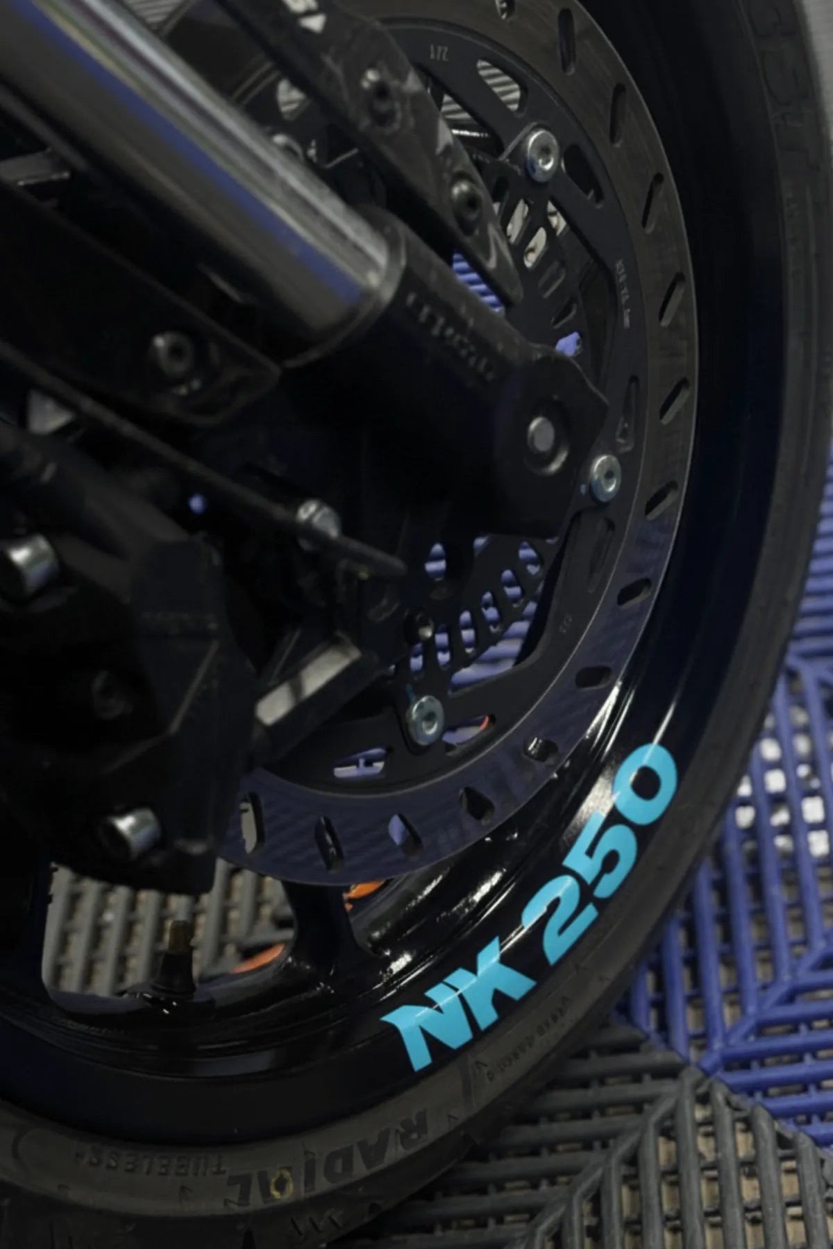 CFMOTO NK250 için Açık Mavi Jant içi Yazı Sticker (4 Adet)