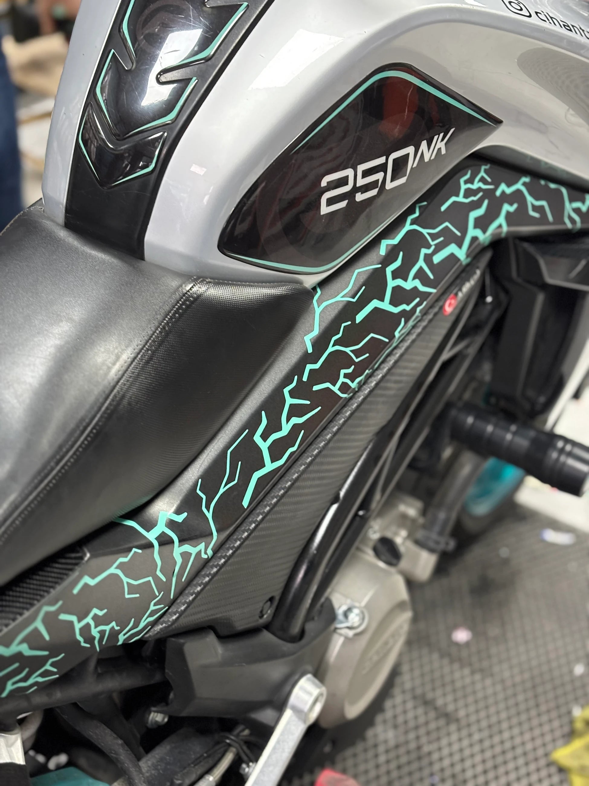 Motosiklet ve Kask için Nane Yeşili Yıldırım Sticker Etiket (16 Parça )