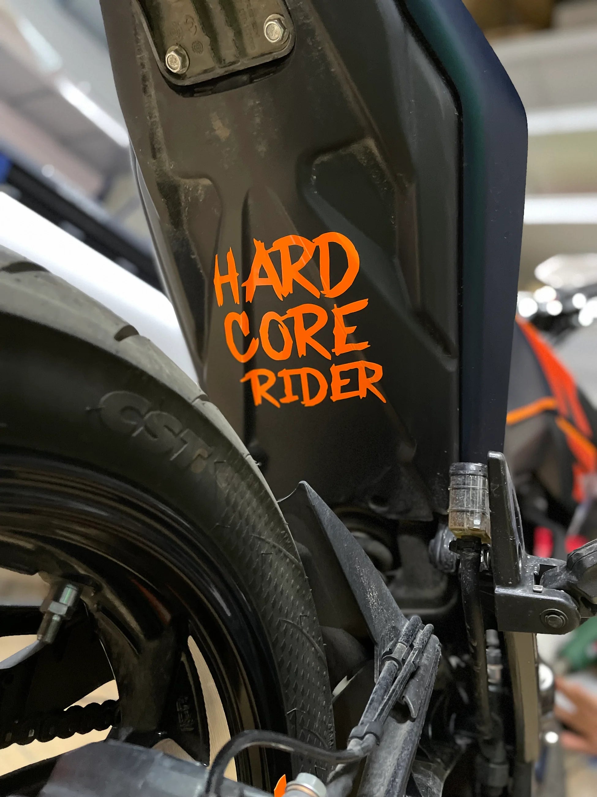 Motor Depo ve Sele altı Neon Turuncu Hardcore Rider Sticker Etiket (12CMx15CM)