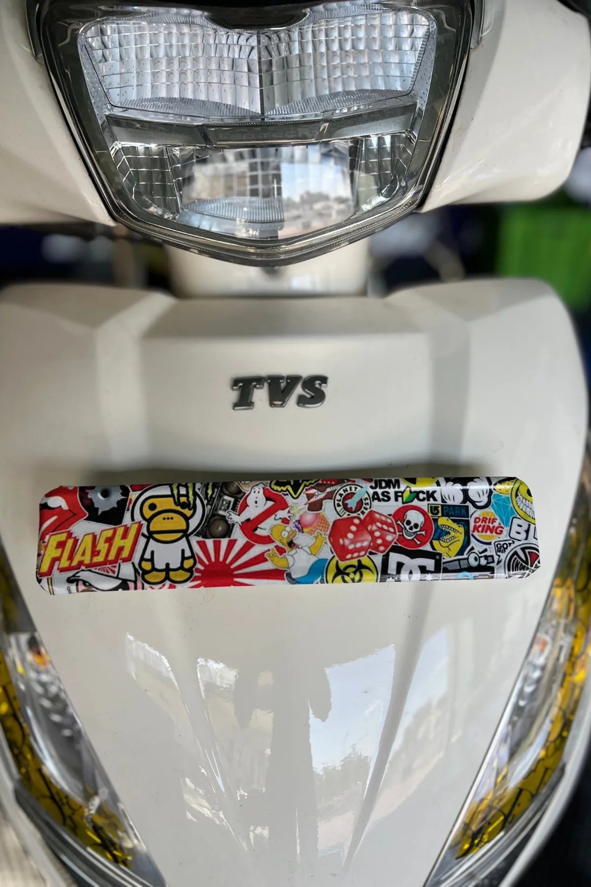 TVS Jupiter için Hellaflush Desenli Ön Plakalık Kaplama Sticker