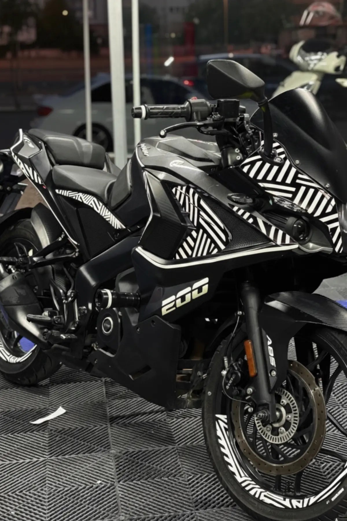 Bajaj Pulsar RS200 için İllusion Dizayn Full Tasarım Kaplama Sticker Seti