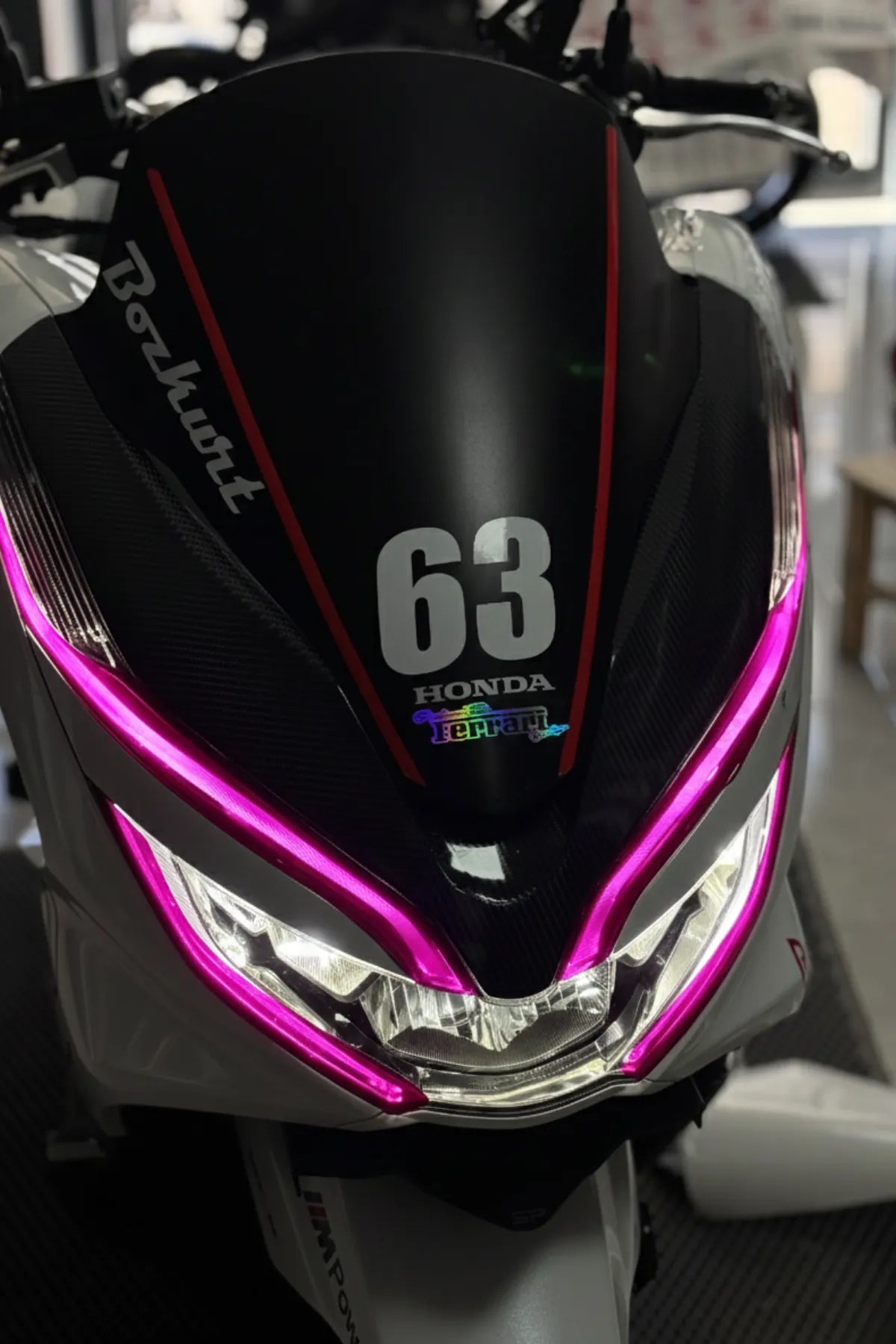 Honda PCX için Pembe Renk Far Filmi Sticker Seti (2018-2019-2020 Yılları için)