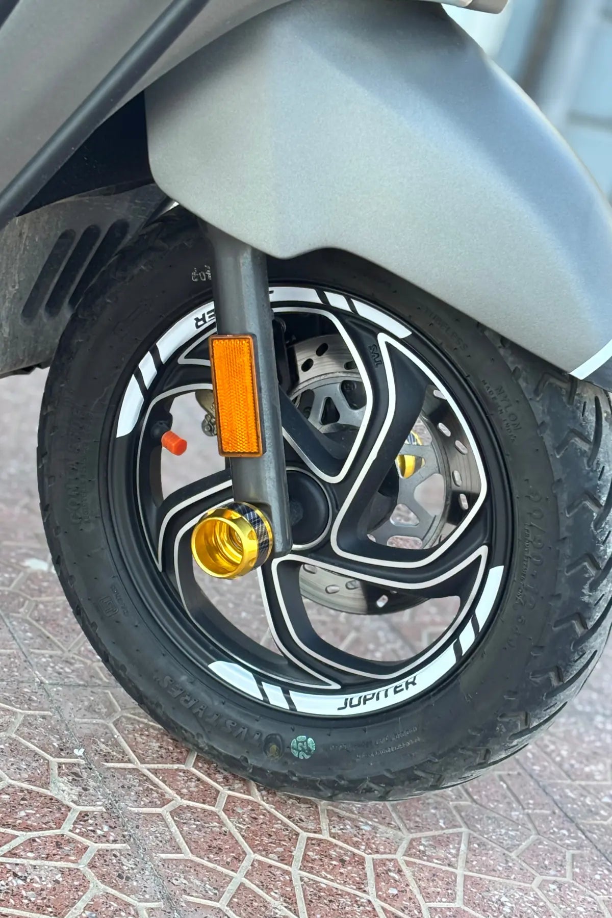 TVS Jupiter 125 için Beyaz Renk Jupiter Yazılı Jant Şeridi Seti (8 Parça)