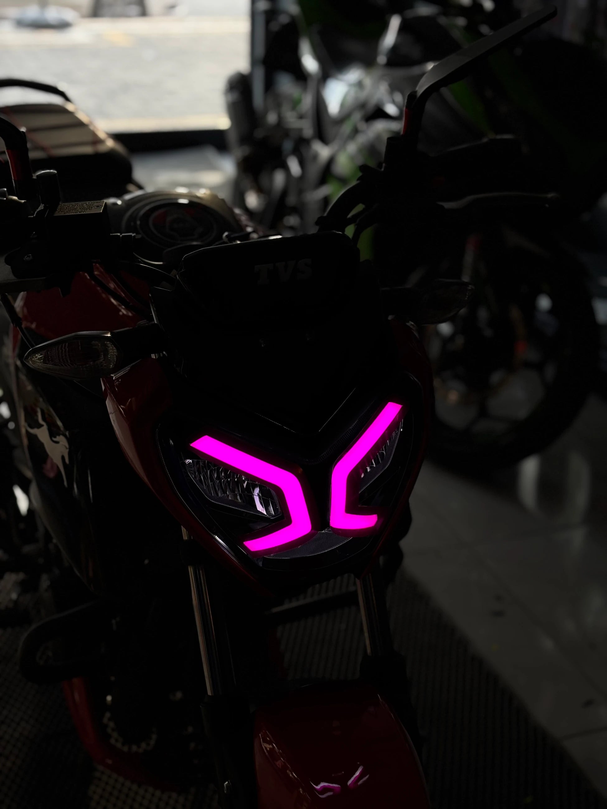 TVS Raider için Renkli Far Filmi Sticker Etiket