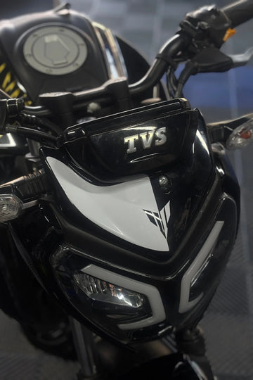TVS Raider 125 için Beyaz Renk MT Logolu Detay Sticker