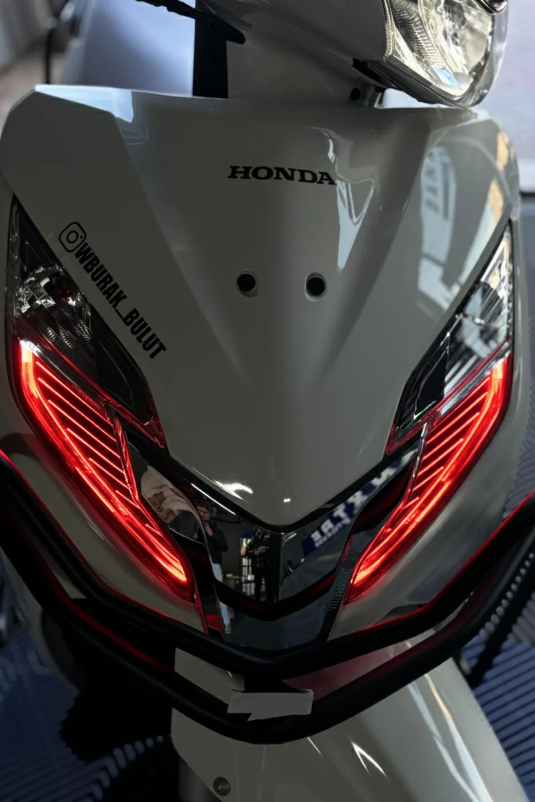 Honda Activa için Kırmızı Renk Far Filmi Sticker (2023-2024-2025)