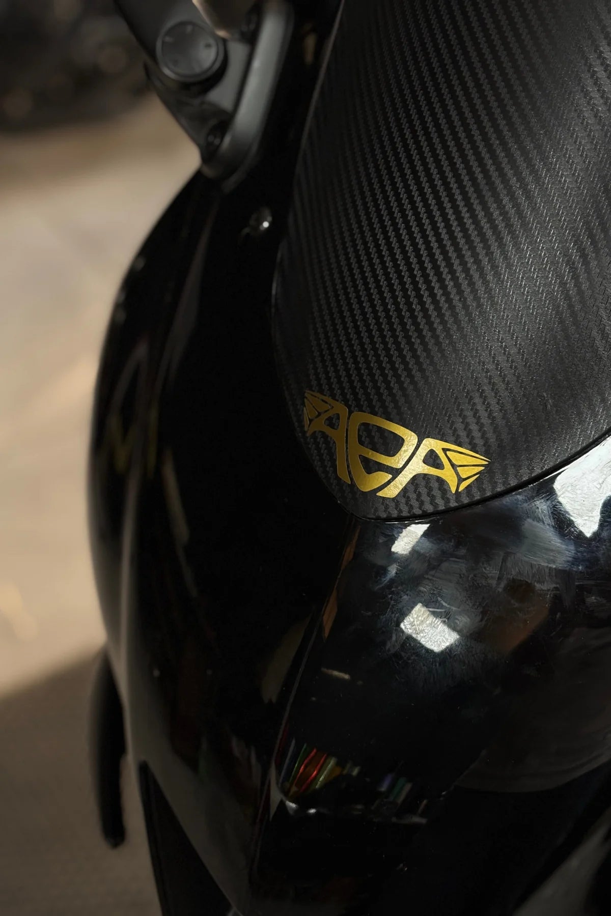 Motosiklet ve Kask için Gold Renk AEA Altın Elbiseli Adam Sticker Etiket (1 Adet)