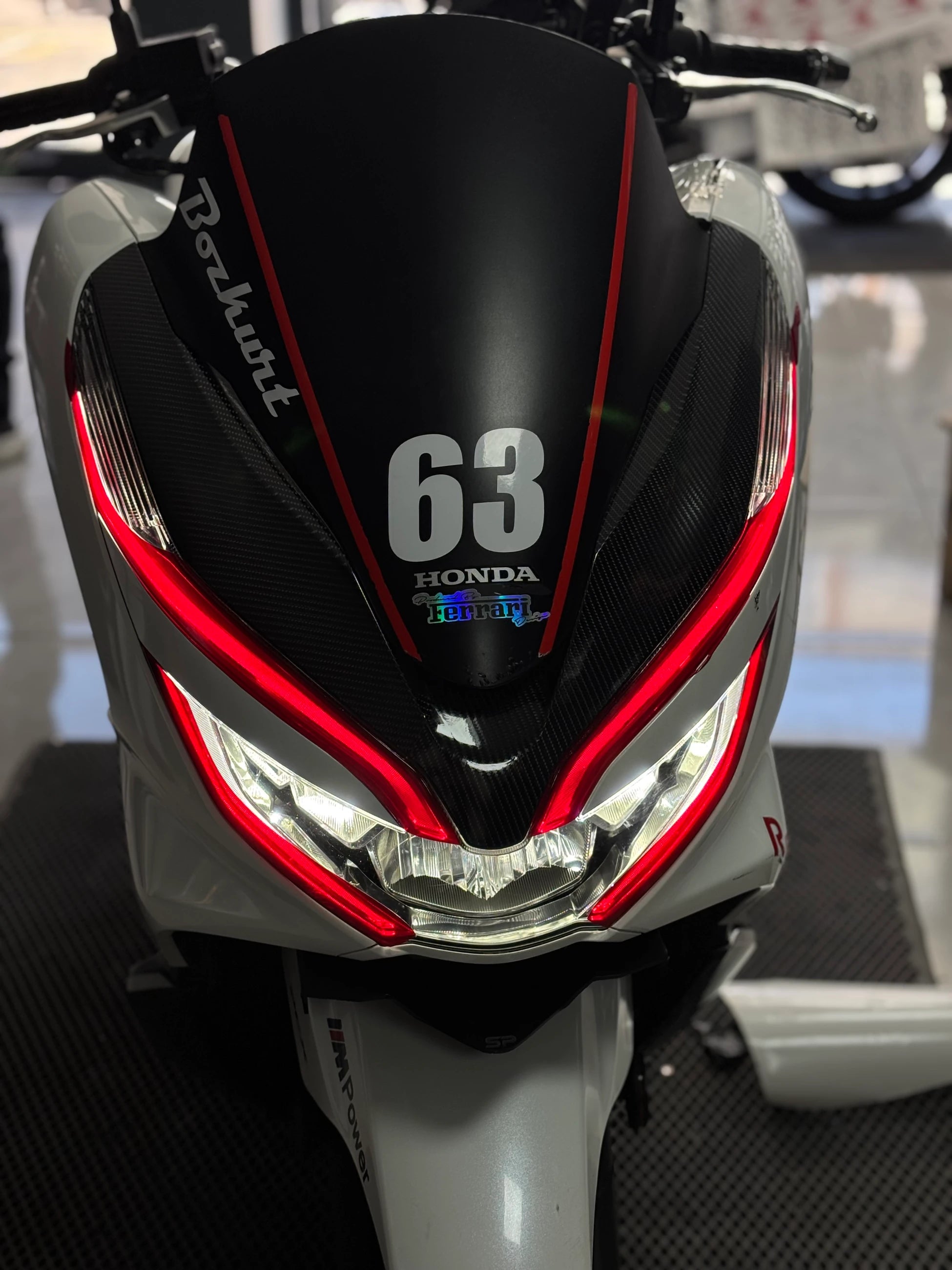 Honda PCX için Kırmızı Renk Far Filmi Sticker Seti (2018-2019-2020 Yılları için)