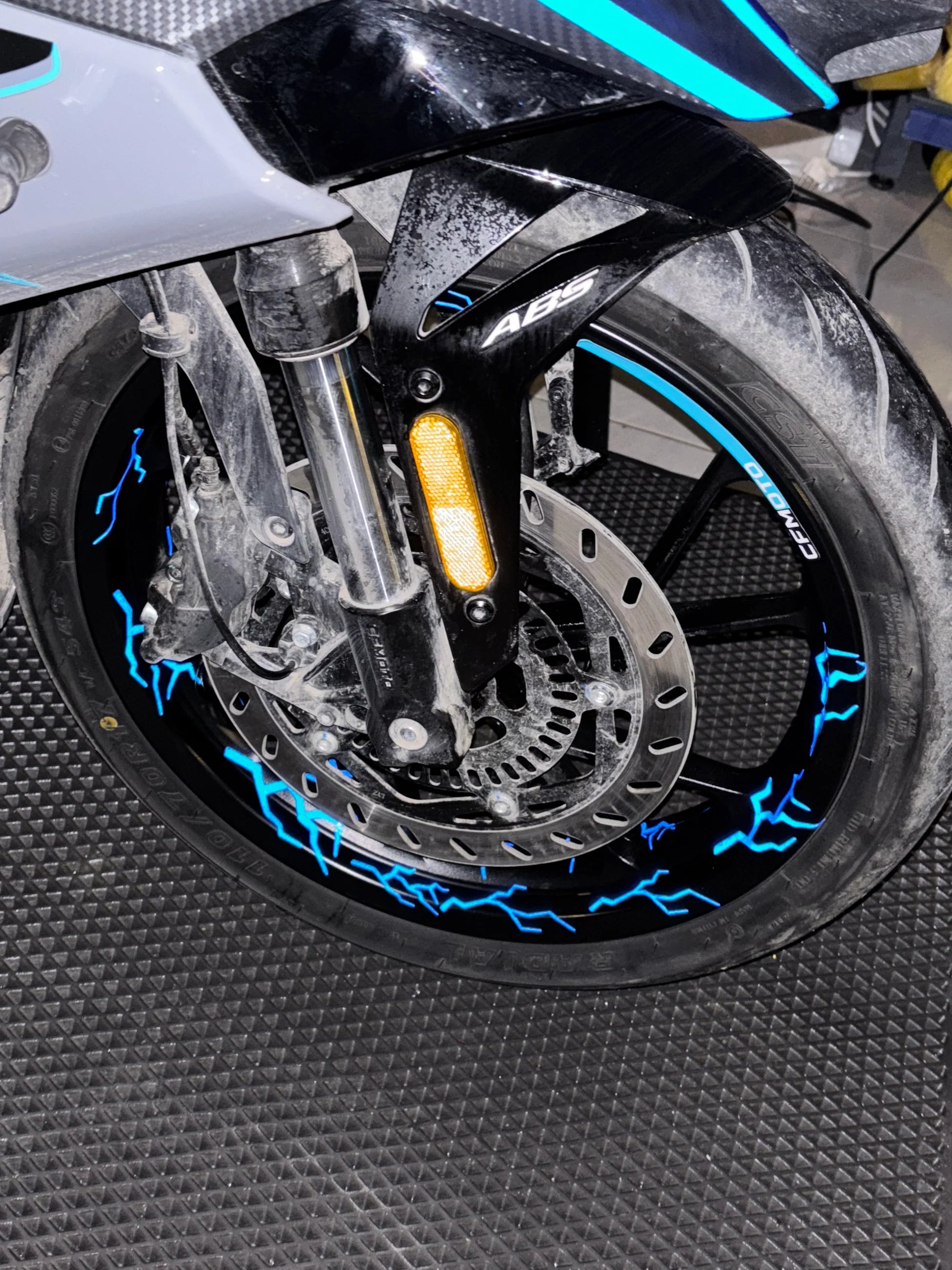 Motosiklet Jantı için Reflektörlü Mavi 64 Adet Jant içi Yıldırım Sticker Seti