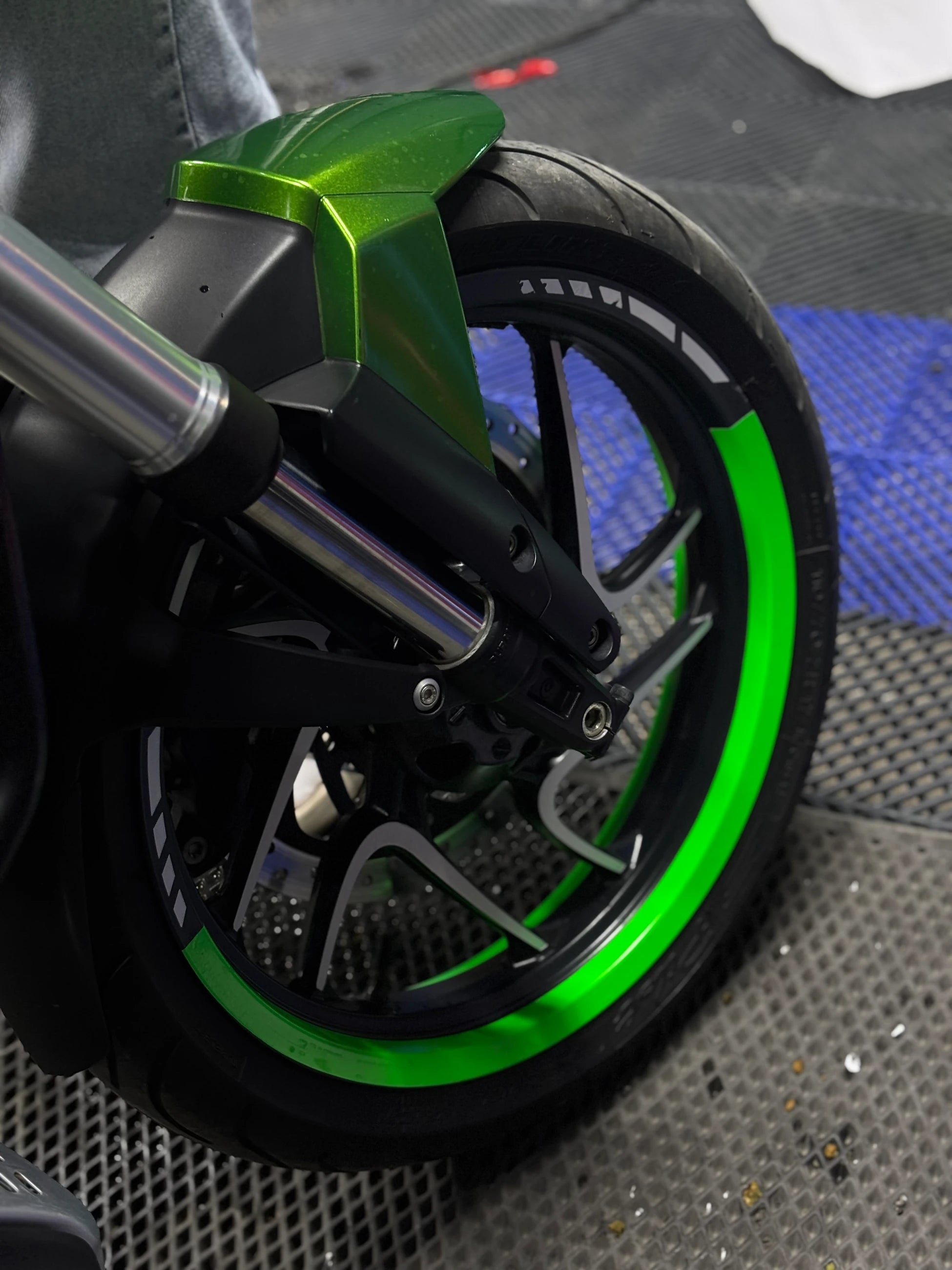 Motosiklet 17 İnch Jantlara Uyumlu Neon Yeşil Yarım Jant Şeridi