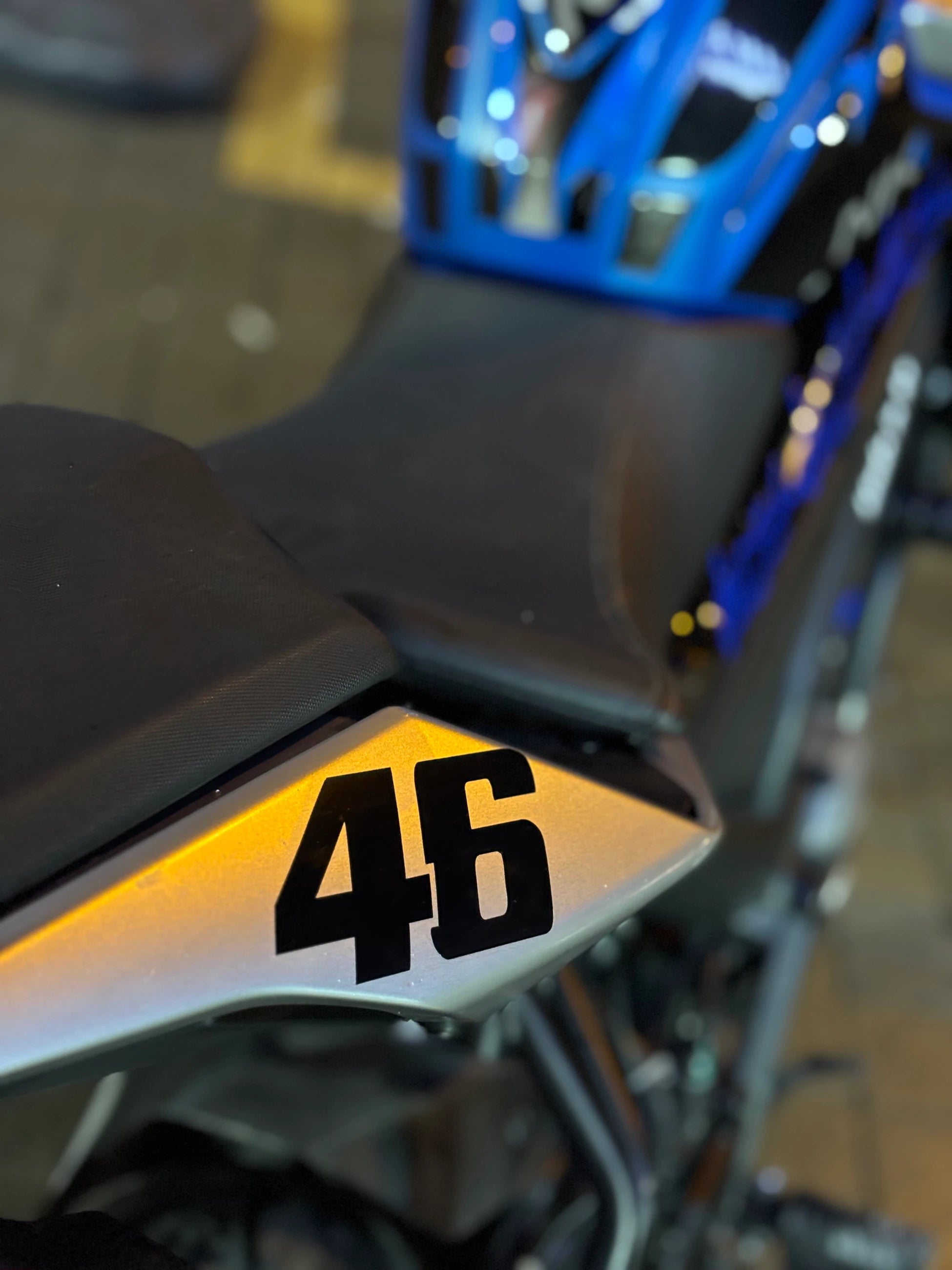 Motosiklet ve Kask için Siyah Renk 46 Sticker Etiket (1 Adet)